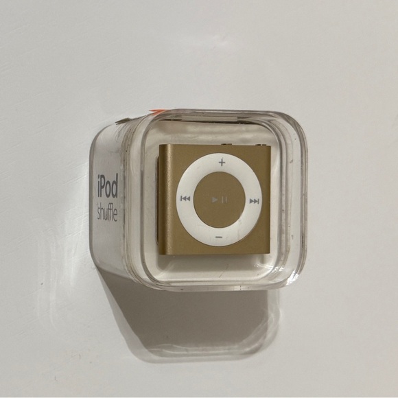 Apple iPod Shuffle 4th Generation 2 GB Gold Model A1373 - Picture 1 of 8